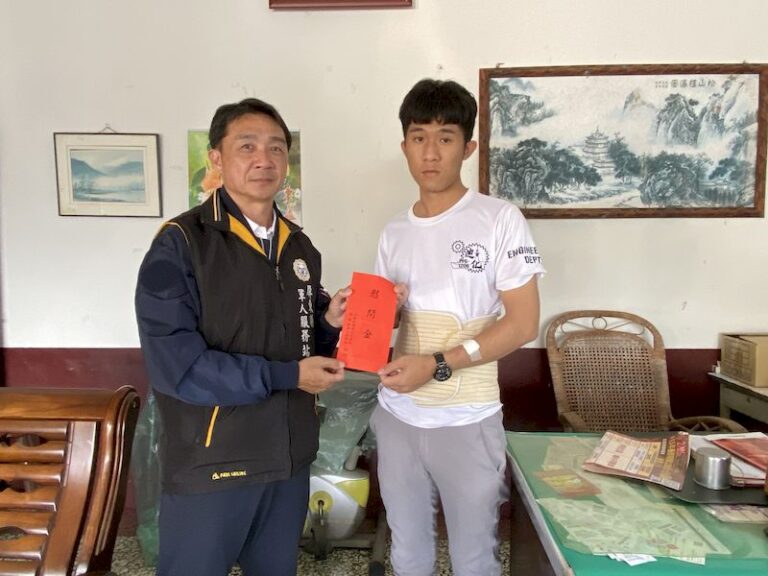 捐肝救父展孝心　海軍謝下士孝行感人