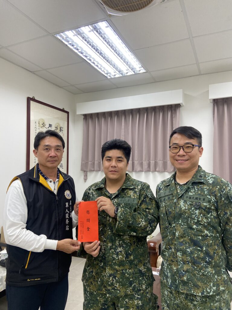 防空飛彈部楊中尉術後康復返部　   屏東軍友站前往慰問表關懷
