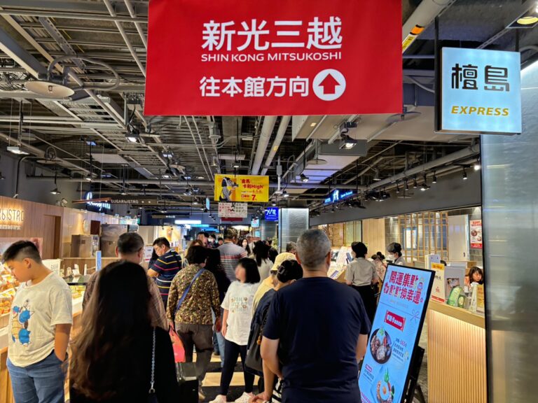 《新光三越高雄左營店》春節連假掌握停留經濟 帶動人潮及買氣 「IP體驗特區」逾10組國際熱門動漫強勢集結