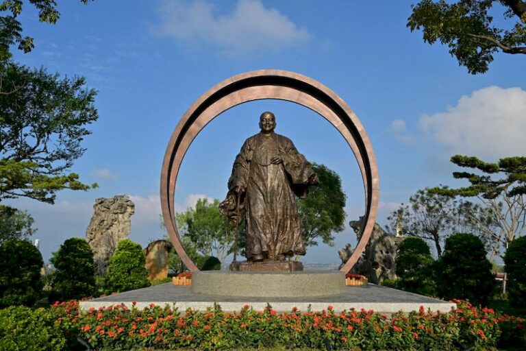 星雲大師紀念公園揭碑    慈心悲願世代相傳