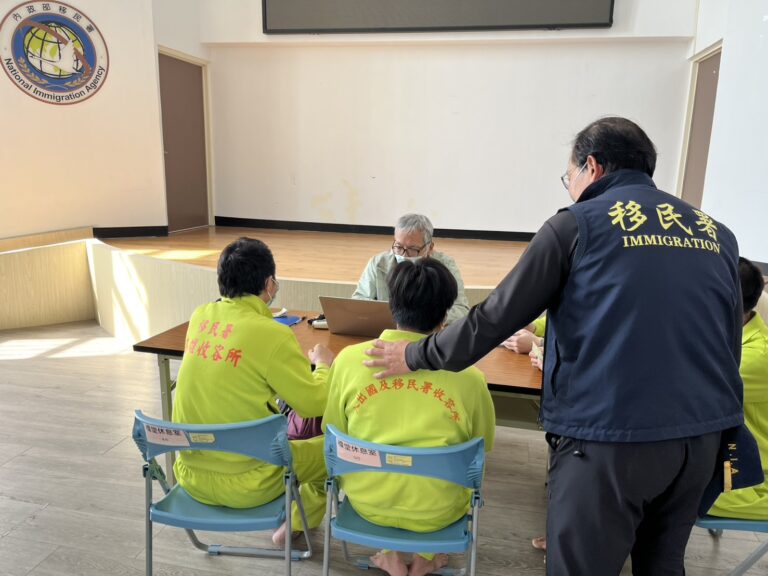 急病救治盼歸途  移民署高雄收容所深夜搶命助返國