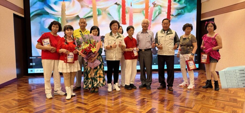 高雄市長春關懷協會40周年慶 母親節敬老聯歡溫馨登場