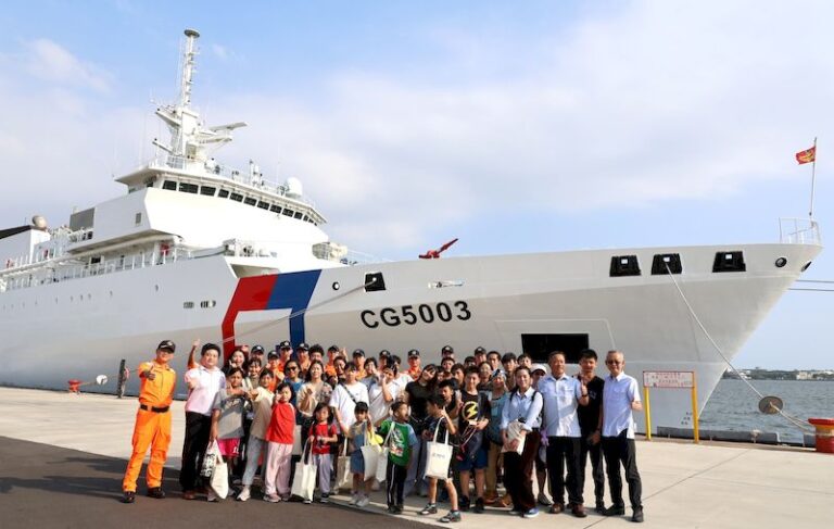 海巡暖心迎海洋日　六龜育幼院院童登上雲林艦體驗海洋教育