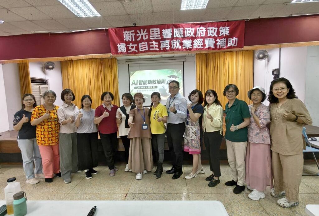 AI進社區助婦女再就業 高雄市左營區新光里里長黃麗純促成培訓 郭佑任傳授AI實戰力(影音新聞)